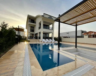Serik Kadriye'de Kalabalık Ailelere Uygun, Özel Havuzlu, Estetik Villa - 1