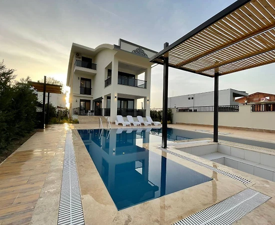 Serik Kadriye'de Kalabalık Ailelere Uygun, Özel Havuzlu, Estetik Villa - 1