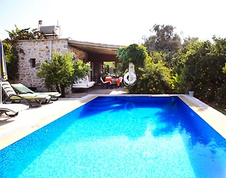 Bodrum Bitez'de Mandalina Ağaçları İçerisinde, Özel Havuzlu, Taş Villa - 1