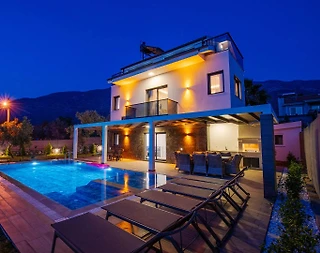 Fethiye Ölüdeniz'de Geniş Ailelere Uygun, Özel Havuzlu, Jakuzili Villa - 2