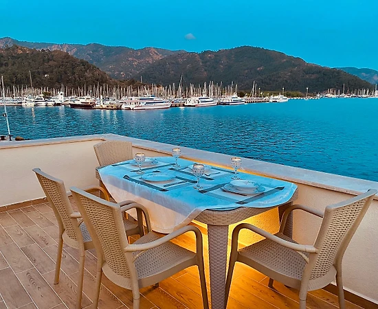 Marmaris'te Merkezi Konumda, Deniz ve Doğa Manzaralı, Tatil Evi - 1