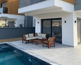 İzmir Çeşme'de Merkezi Konumda, Özel Havuzlu, 3+1 Modern Kiralık Villa - 3