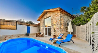 Kaş Üzümlü'de Doğa İle İç İçe, Özel Havuzlu, Lüks Taş Villa
