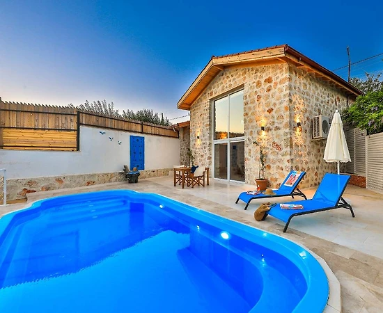 Kaş Üzümlü'de Doğa İle İç İçe, Özel Havuzlu, Lüks Taş Villa - 1