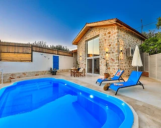 Kaş Üzümlü'de Doğa İle İç İçe, Özel Havuzlu, Lüks Taş Villa - 1