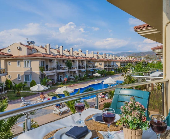 Fethiye Foça'da Site İçerisinde, Ortak Havuzlu, Kiralık Apart - 1