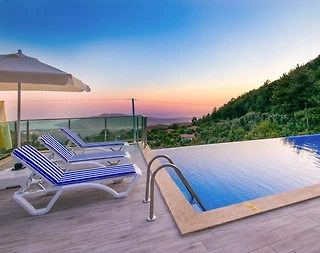 İslamlar'da Muhteşem Gün Batımı Manzaralı, Isıtmalı Havuzlu, Kiralık Villa - 1