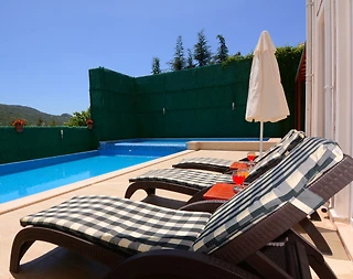 Kaş İslamlar'da Geniş Alanlara Sahip, Özel Havuzlu, Bahçeli Villa - 3