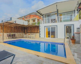 Kaş Gökseki'de Doğa Manzaralı, Elverişli Konumda, Kiralık Villa - 2