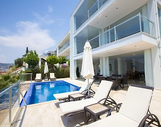 Kalkan'da Göz Alıcı Deniz Manzaralı, Özel Havuzlu, Şık Villa - 1