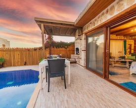 Kaş İslamlar'da Doğa İle İç İçe, Özel Havuzlu, Jakuzili Balayı Villası - 2