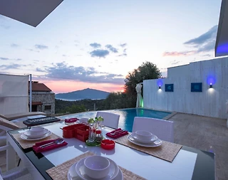 Kaş Bezirgan'da Muhteşem Deniz Manzaralı, Özel Havuzlu, Kiralık Villa - 4