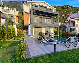 Fethiye Ölüdeniz'de Merkezi Konumda, Özel Havuzlu, Müstakil Villa - 1