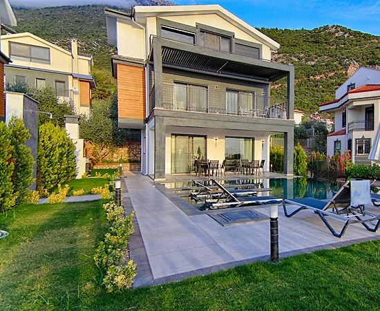 Fethiye Ölüdeniz'de Merkezi Konumda, Özel Havuzlu, Müstakil Villa - 1