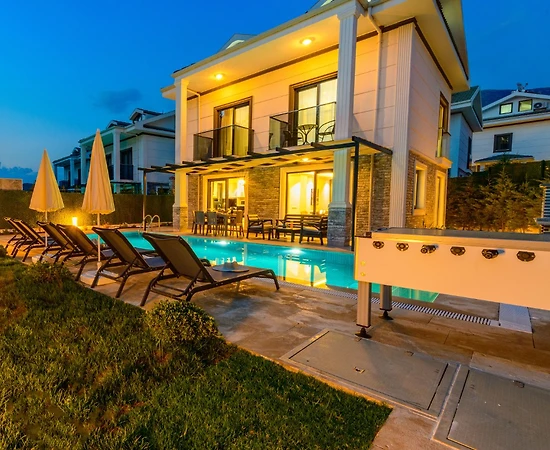 Fethiye Ölüdeniz'de Site İçerisinde, Özel Havuzlu, Konforlu Villa - 1