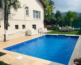 Sapanca Rüstempaşa'da Doğa Manzaralı, Isıtmalı Havuzlu, 4+1 Villa - 2