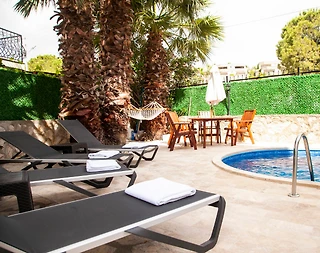 Muğla Datça'da Merkezi Konumda, Özel Havuzlu, Konforlu Villa - 1