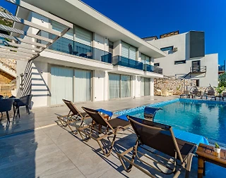 Kaş Bezirgan'da Panoramik Deniz Manzaralı, Merkezi, Kiralık Villa - 3