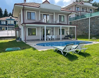 Sapanca Mahmudiye'de Göl Manzaralı, Isıtmalı Havuzlu, Tatil Villası - 4