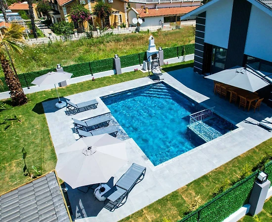 Ortaca Dalyan'da Elverişli Konumda, Modern Tasarıma Sahip, Lüks Villa - 1