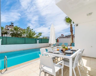 Serik Kadriye'de Geniş Bahçeli ve Özel Havuzlu, Kiralık Villa - 5