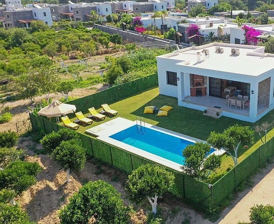 Muğla Bodrum'da Denize Yakın, Geniş Bahçeli, Lüks Kiralık Villa - 1