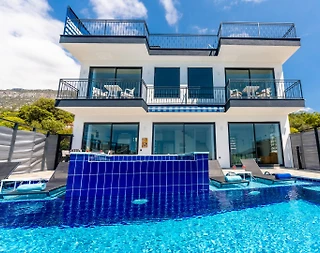 Kaş Bezirgan'da Doğa Manzaralı, Yetişkin ve Çocuk Havuzlu, Lüks Villa - 2
