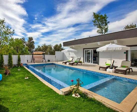 Kaş Üzümlü'de Balayı Çiftlerine Uygun, Özel Havuzlu, Jakuzili Villa - 1