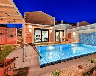 Kaş Andifli'de Özel Tasarımlı, Havuzlu, Balayı Villası - 1