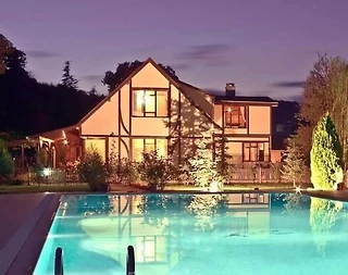 İstanbul'da Görenleri Hayran Bırakan, Büyük Yüzme Havuzlu, Şık Villa - 1