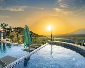 Kaş Yeşilköy'de Deniz Manzaralı, Saunalı, 6 Kişilik, Lüks Villa - 2