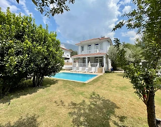 Fethiye Ölüdeniz'de Denize Yakın, Özel Havuzlu, Bahçeli Villa - 1