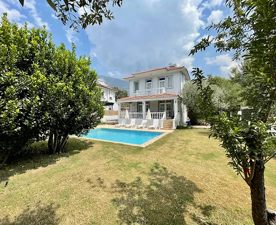 Fethiye Ölüdeniz'de Denize Yakın, Özel Havuzlu, Bahçeli Villa - 1