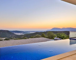 Kaş Üzümlü'de Enfes Manzaraya Sahip, Özel Havuzlu, Lüks Villa - 1