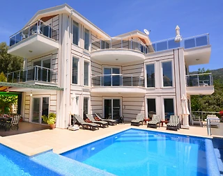 Kaş İslamlar'da Geniş Alanlara Sahip, Özel Havuzlu, Bahçeli Villa - 1