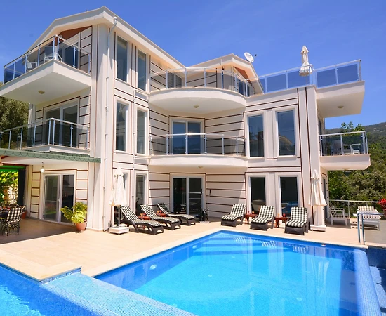 Kaş İslamlar'da Geniş Alanlara Sahip, Özel Havuzlu, Bahçeli Villa - 1