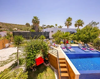 Kaş Patara'da Geniş Bahçeli, Isıtma Havuzlu, Saunalı, Jakuzili Villa - 1