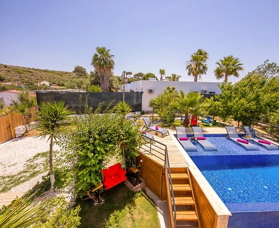 Kaş Patara'da Geniş Bahçeli, Isıtma Havuzlu, Saunalı, Jakuzili Villa - 1
