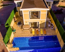 Kaş İslamlar'da Kalabalık Ailelere Uygun, Isıtmalı Havuzlu, Kiralık Villa - 2