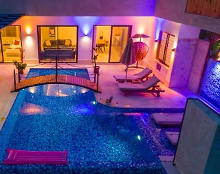 Kaş İslamlar'da Modern Tasarımlı, Kapalı ve Özel Havuzlu, Lüks Villa - 5