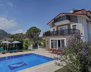 Ortaca Dalyan'da Doğa Manzaralı, Özel Havuzlu, Geniş Bahçeli Villa - 1