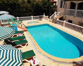 Fethiye Ölüdeniz'de 10 Kişilik, Özel Havuzlu, Barbekülü Villa - 1