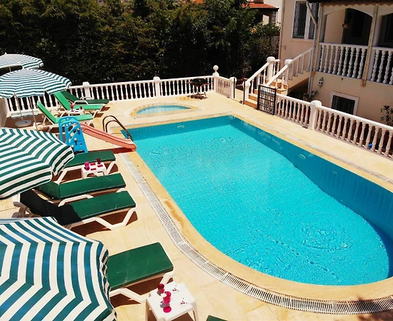 Fethiye Ölüdeniz'de 10 Kişilik, Özel Havuzlu, Barbekülü Villa - 1