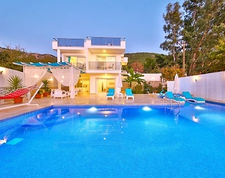 Kaş Üzümlü'de Doğa ve Deniz Manzaralı, Özel Havuzlu, Bahçeli Villa - 1