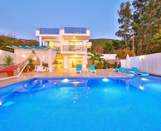 Kaş Üzümlü'de Doğa ve Deniz Manzaralı, Özel Havuzlu, Bahçeli Villa - 1