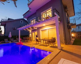 Fethiye Ölüdeniz'de Doğa Manzaralı, Özel Havuzlu, Konforlu Villa - 3