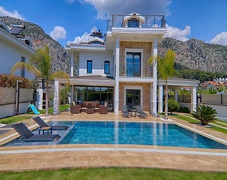 Fethiye Göcek'te Merkezi Konumda, Özel Havuzlu, 3+1, Lüks Villa - 2