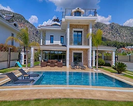 Fethiye Göcek'te Merkezi Konumda, Özel Havuzlu, 3+1, Lüks Villa - 2