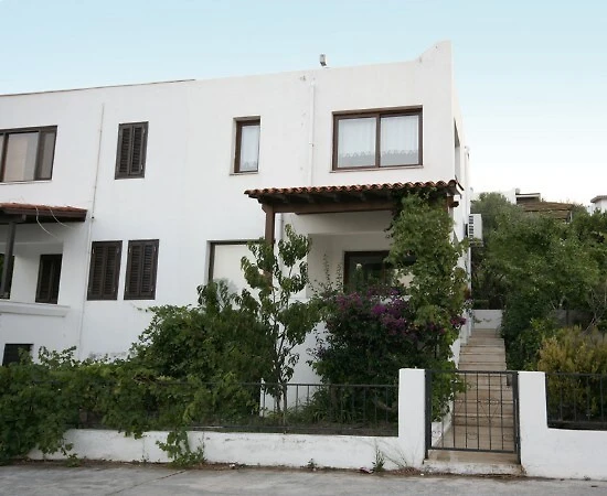 Bodrum Akyarlar'da Deniz Manzaralı, Ferah Konsepte Sahip Yazlık - 1