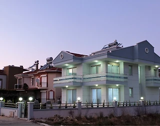 İzmir Urla'da Denize Yakın Konumda, Geniş Ailelere Uygun, Şık Villa - 1